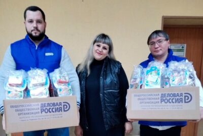  Курские делороссы передали новогодние подарки в Областной гуманитарный центр «Социальный навигатор»